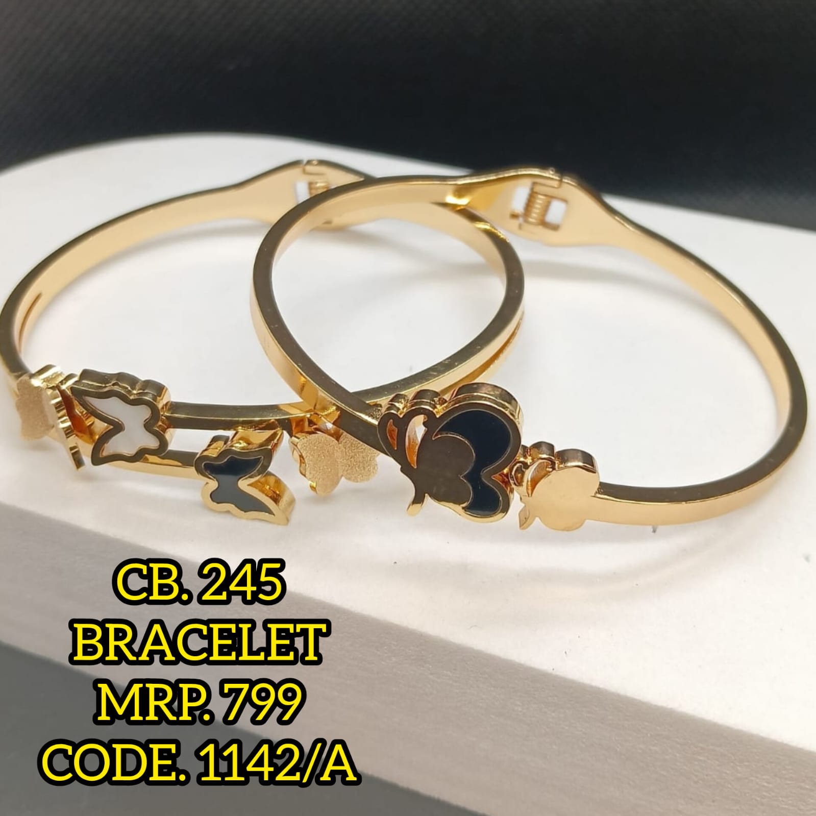 BRACELET